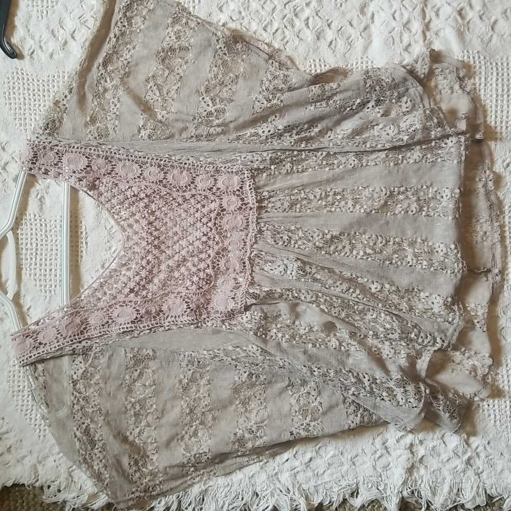 Evogues tan/light pink lace top